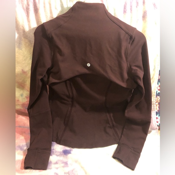 Lululemon Define Jacket Wing Mesh in Black Cherry - Picture 6 of 9